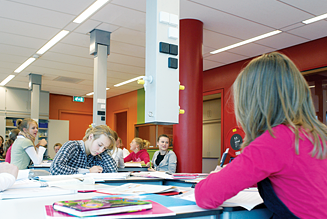 S+B a déjà aménagé des locaux de plus de 100 écoles. S+B a déjà aménagé des locaux de plus de 100 écoles.